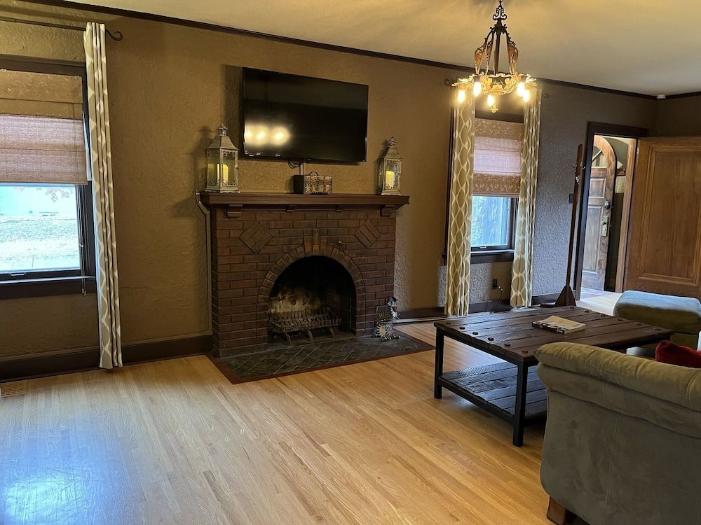 Historic Twin Tudors Inn Historic Twin Tudors Inn Southeast Room KP1400SE 5