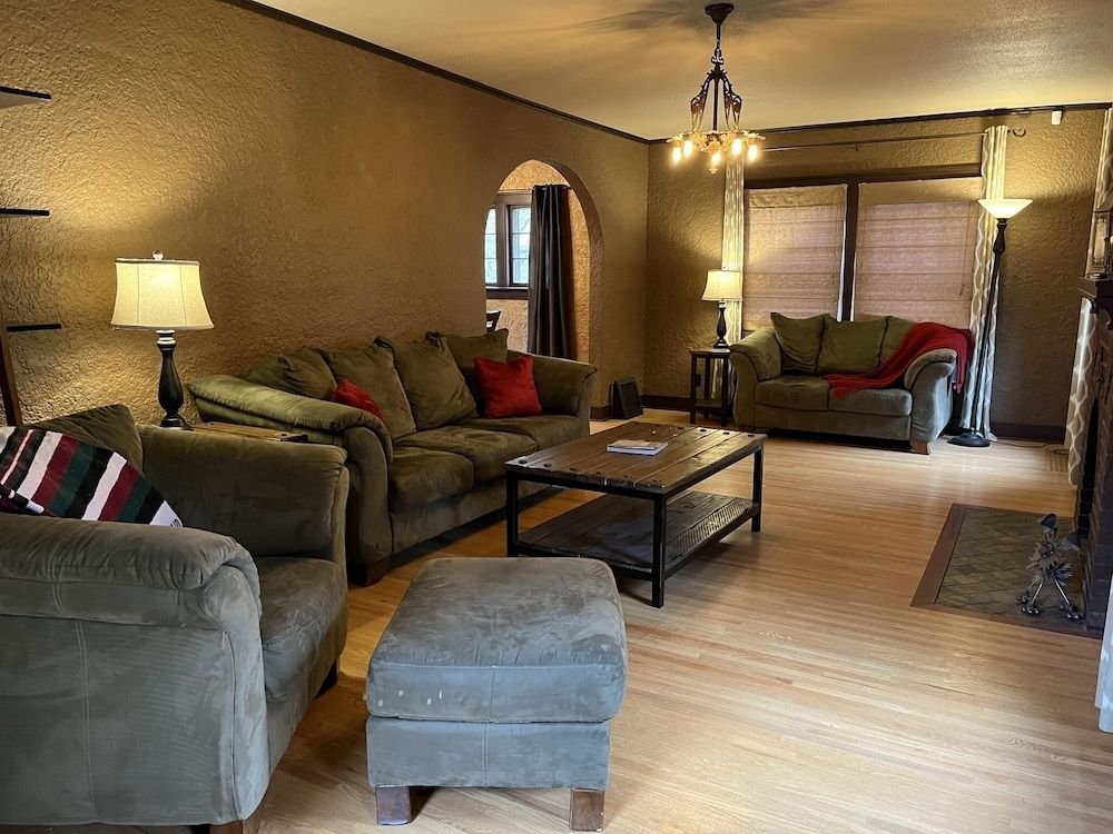 Historic Twin Tudors Inn Historic Twin Tudors Inn Southeast Room KP1400SE 7