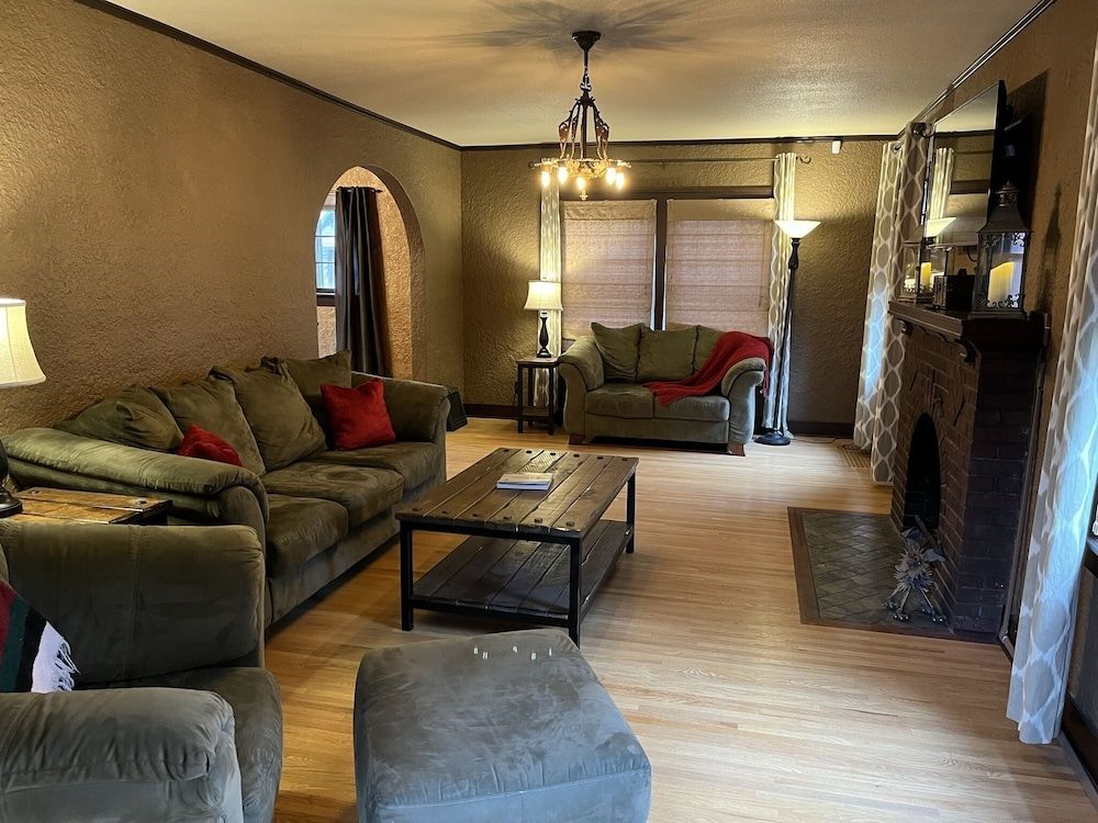 Historic Twin Tudors Inn Historic Twin Tudors Inn Southeast Room KP1400SE 9