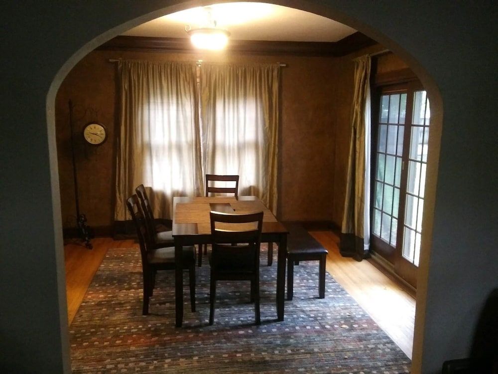 Historic Twin Tudors Inn Historic Twin Tudors Inn Northwest Room KP1404NW 2