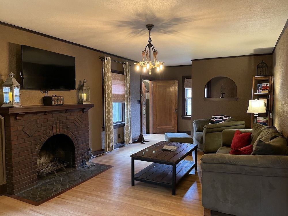 Historic Twin Tudors Inn Historic Twin Tudors Inn Southeast Room KP1400SE 6