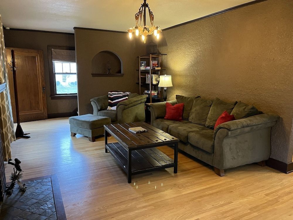 Historic Twin Tudors Inn Historic Twin Tudors Inn Southeast Room KP1400SE 8