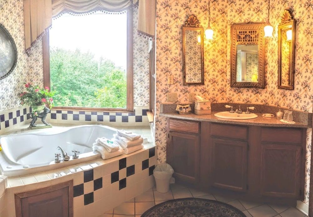 Double Room, Private Bathroom, Garden View (Bronte Suite)