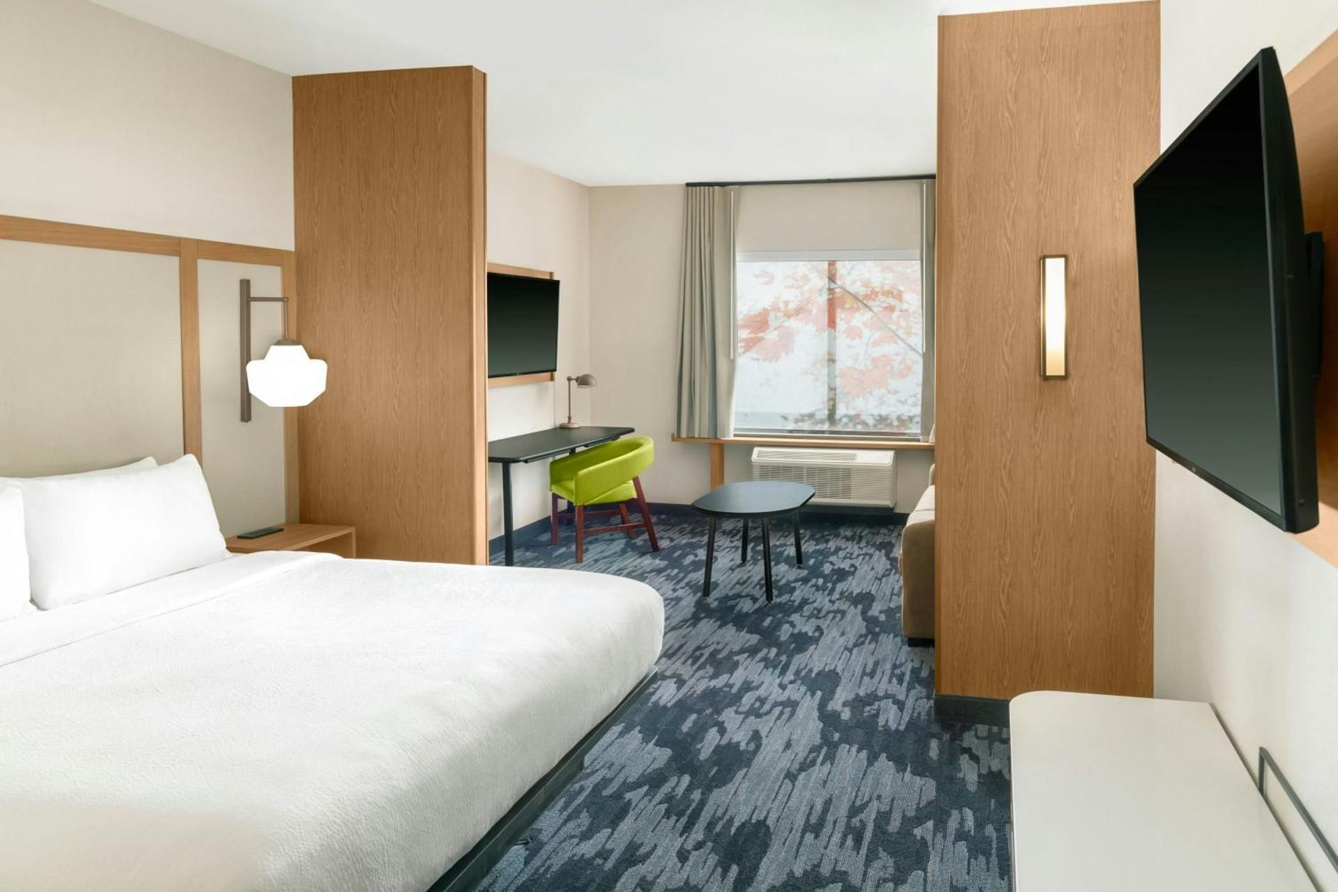 King Suite with Sofa Bed and Adapted Tub - Mobility Accessible