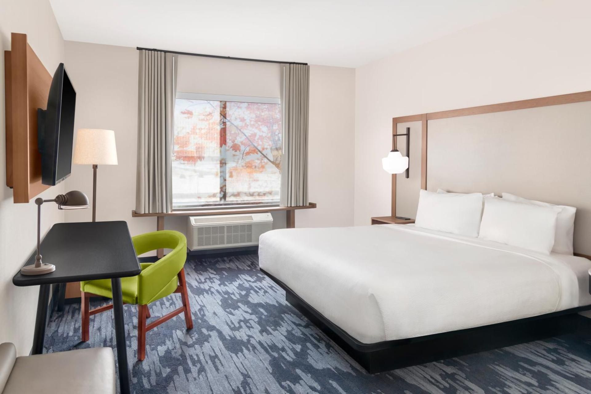Standard King Room with City View