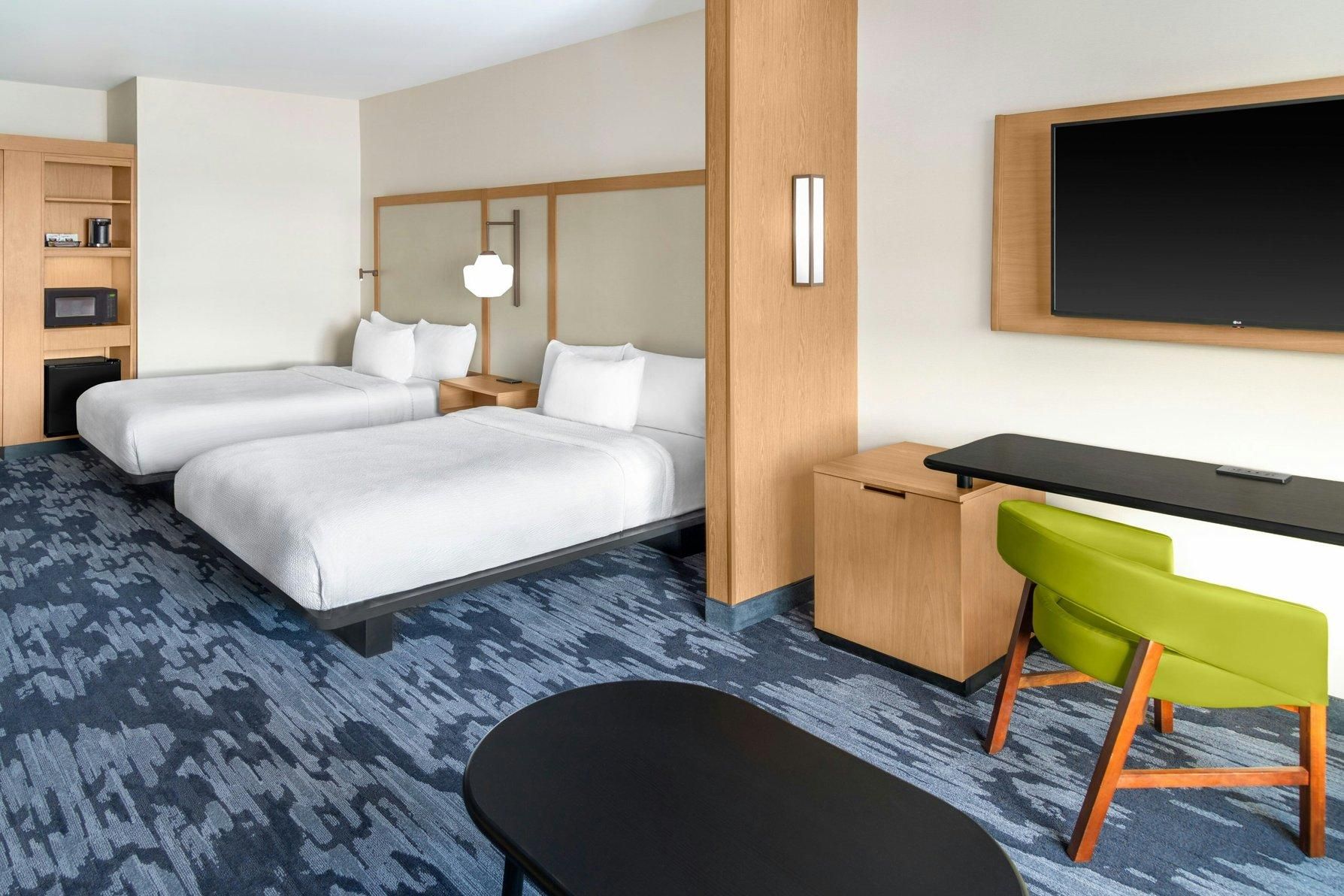 Suite, 2 Queen, Sofa bed