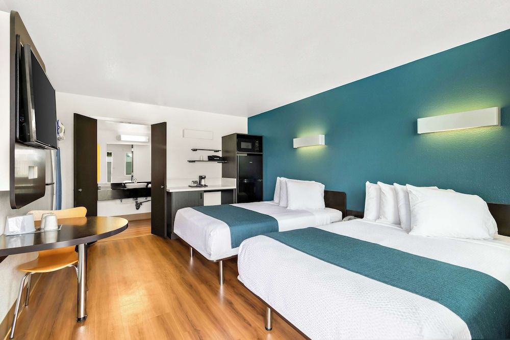 Studio 6 Suites Carpinteria, CA–Santa Barbara - South Standard Room, 2 Double Beds, Non Smoking, Refrigerator & Microwave