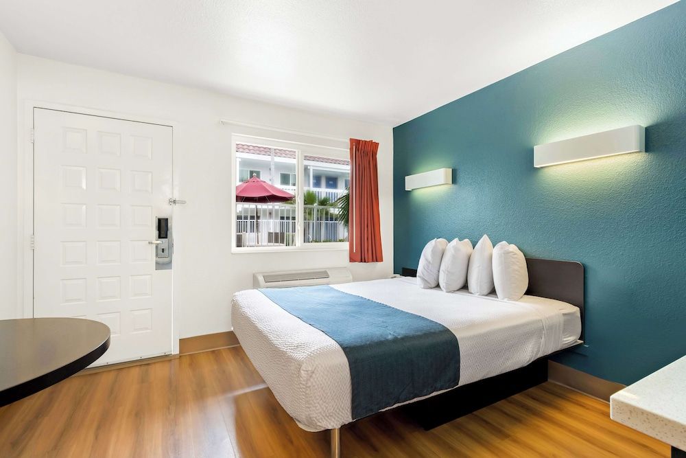 Studio 6 Suites Carpinteria, CA–Santa Barbara - South