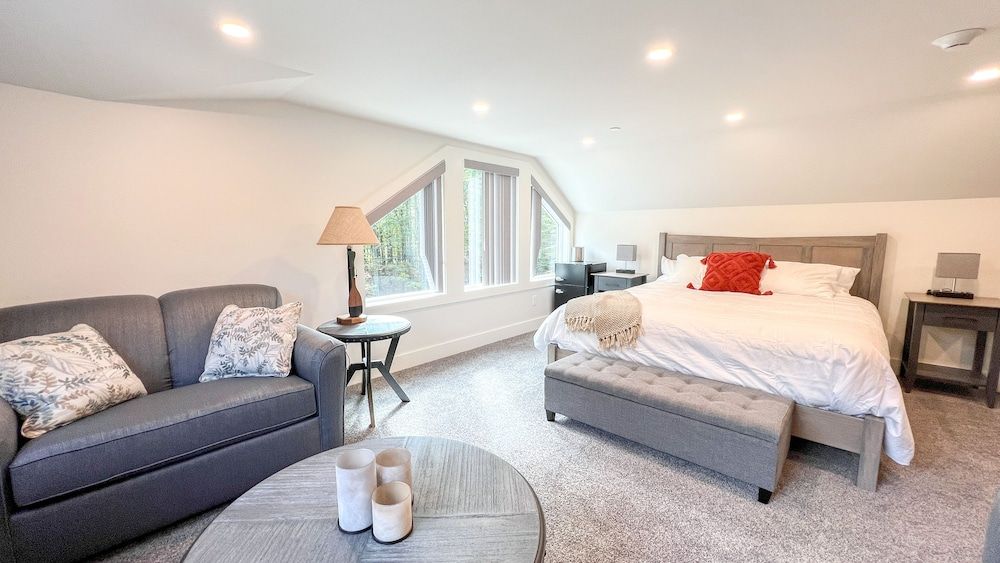 King and Sofa Bed Room, Pool View