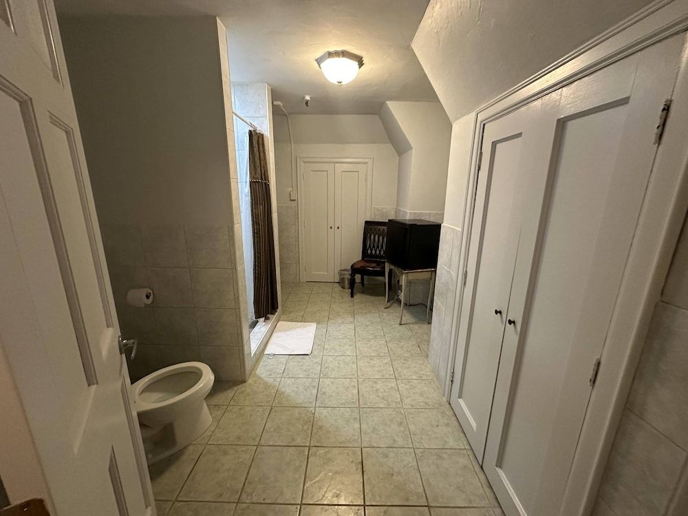 The Oaks B&B Hotel and Spiritual Center Deluxe Double Room, 1 Queen Bed, Non Smoking 4