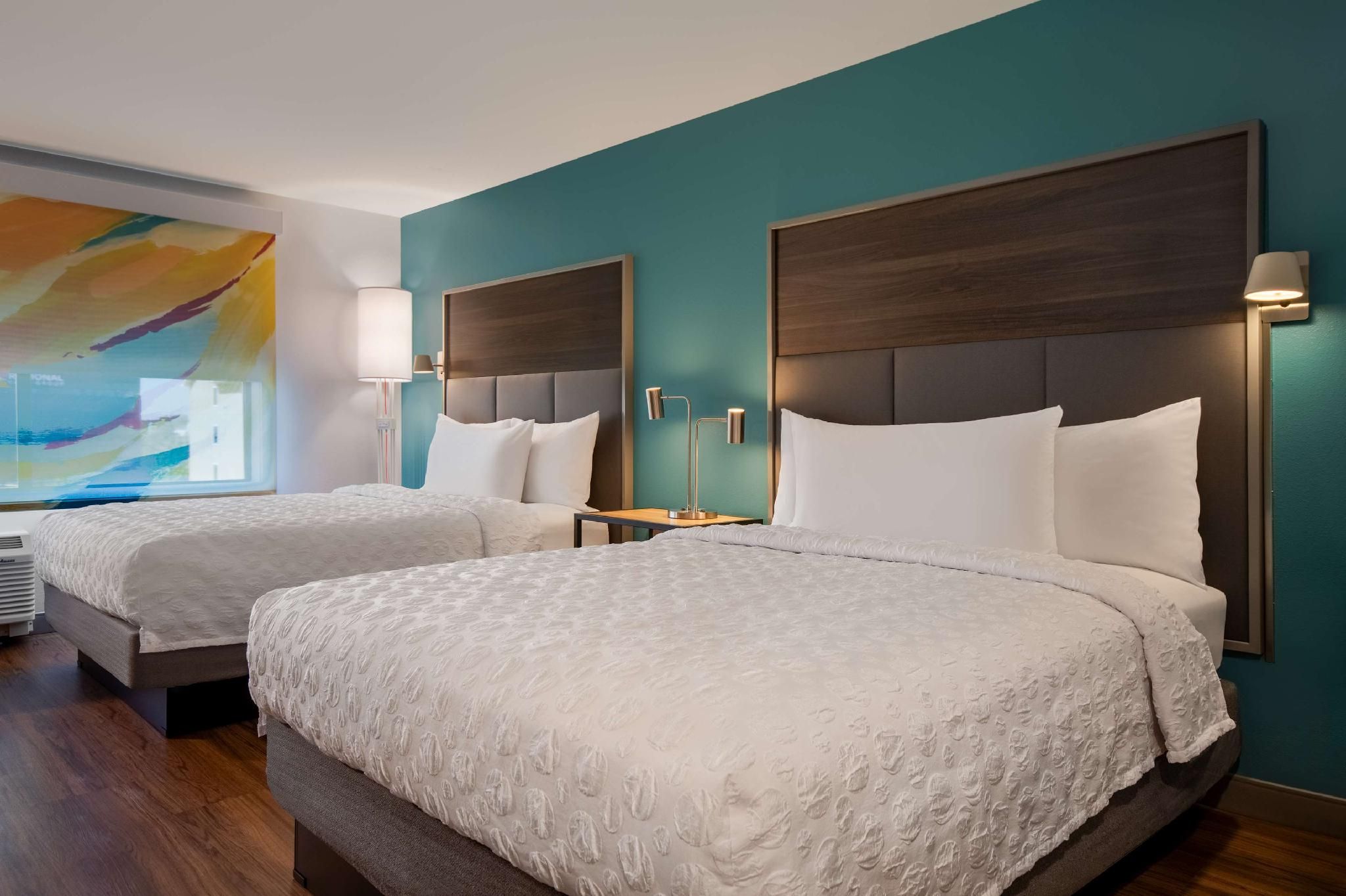 2 Queen hearing accessible