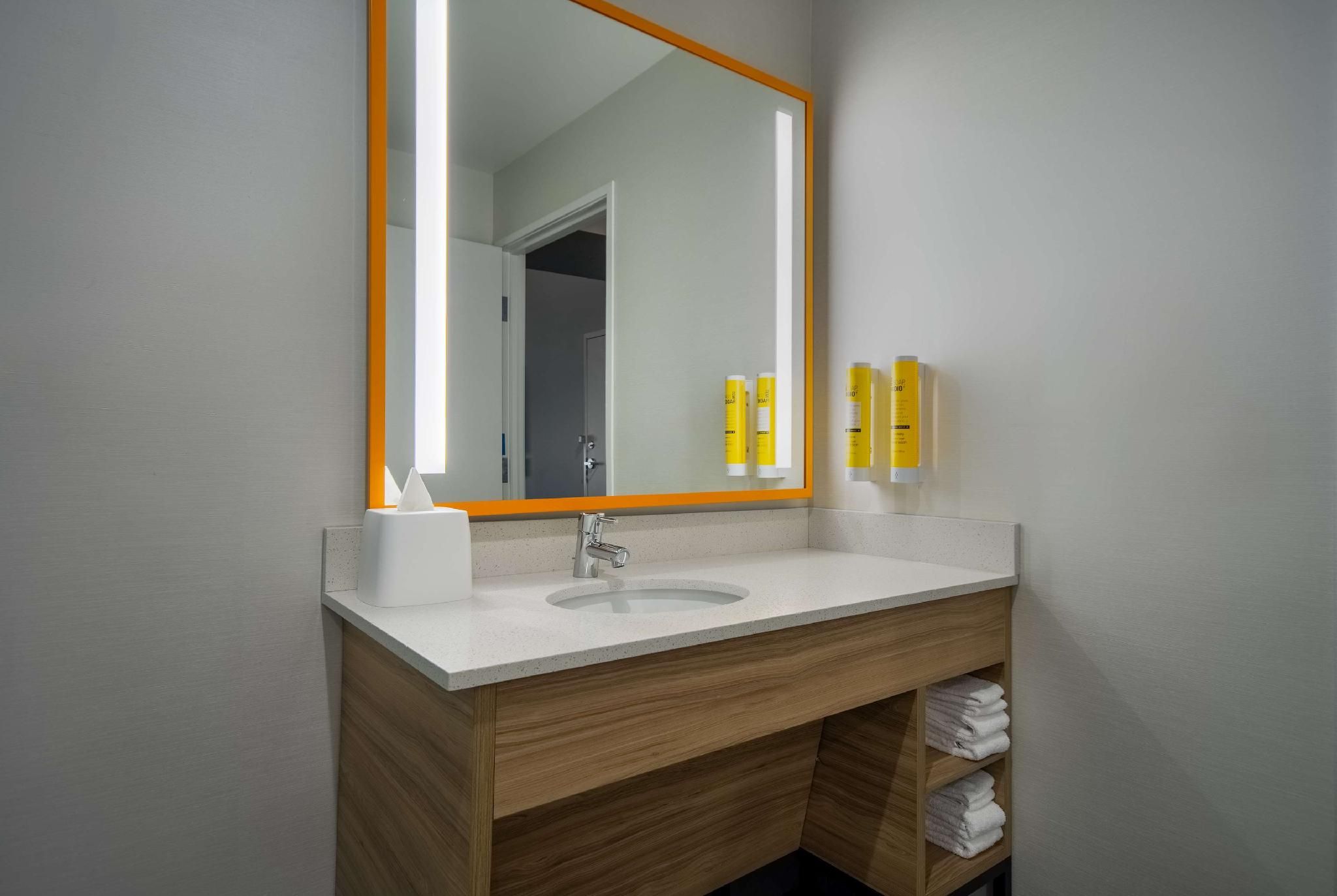 2 Queen hearing accessible