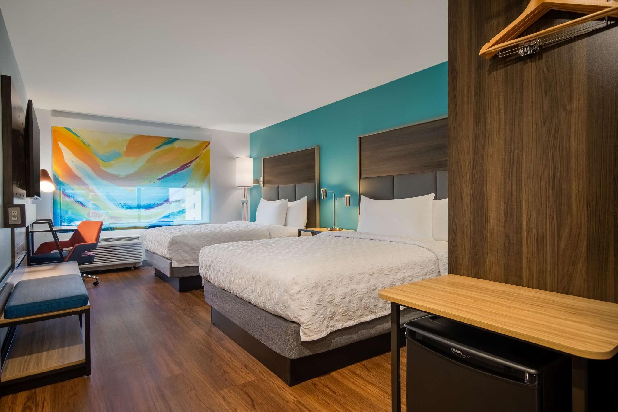 2 Queen hearing accessible