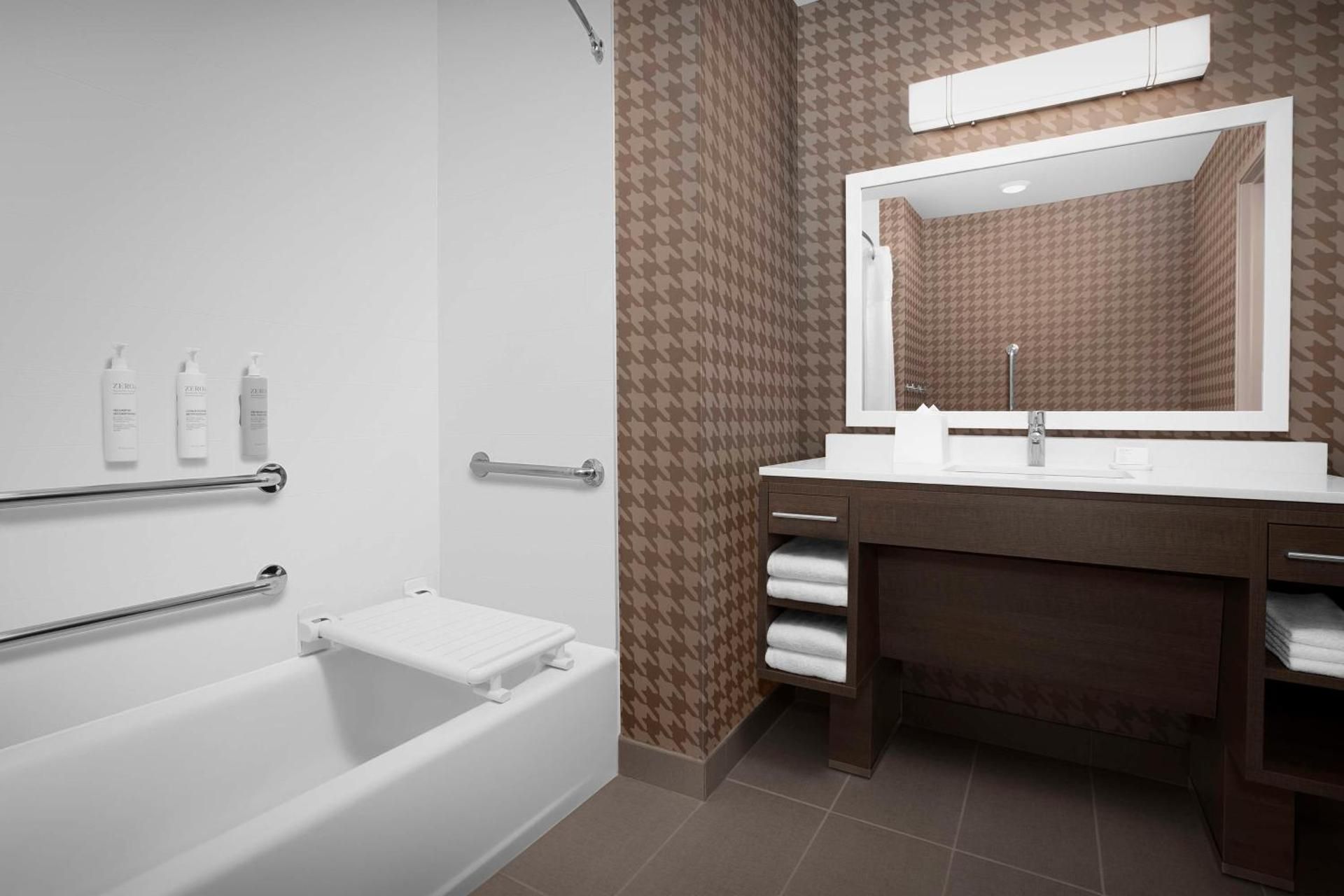 Home2 Suites by Hilton Phoenix North Happy Valley 2 Queen Mobility Accessible Tub Studio Suite