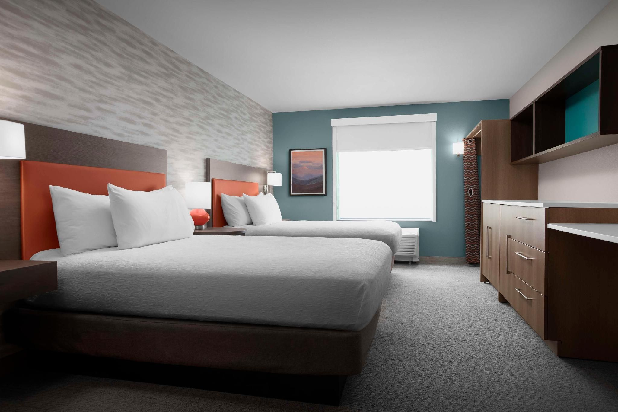 1 King Mobility/Hearing Access RI Shower Suite