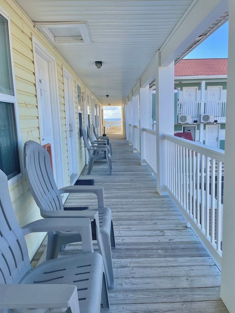 Ocean Crest Motel Standard Room 4