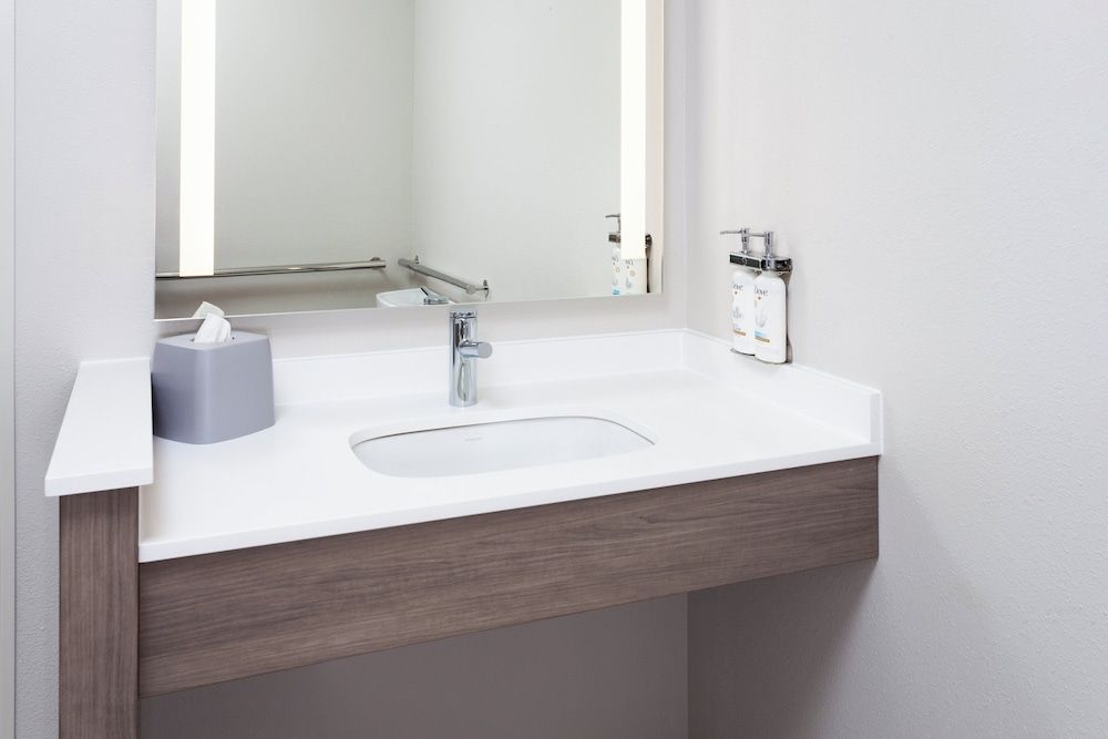 Holiday Inn Express & Suites Reedsburg - Dells Area by IHG Room, 2 Queen Beds, Accessible (Communications Accessible) 3