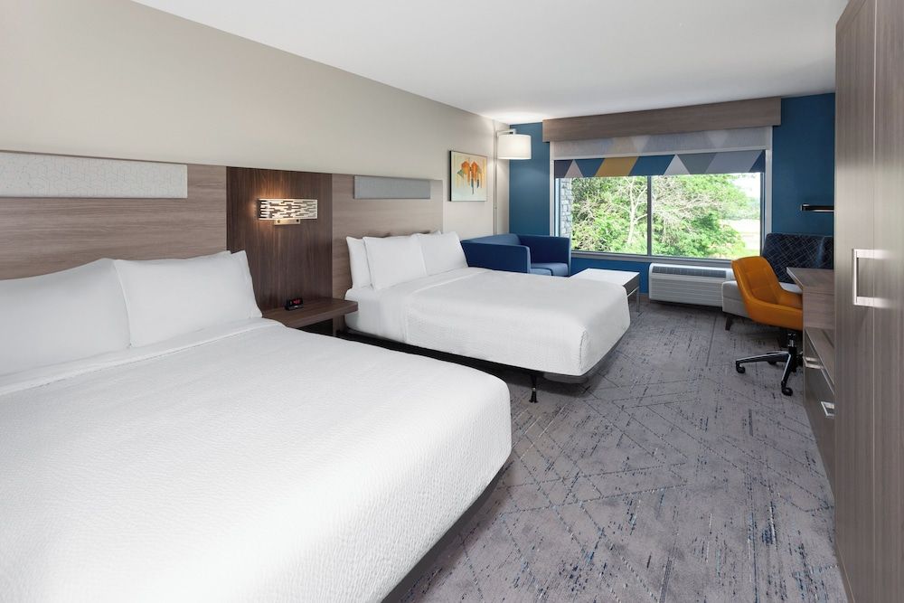 Holiday Inn Express & Suites Reedsburg - Dells Area by IHG Suite, 2 Queen Beds
