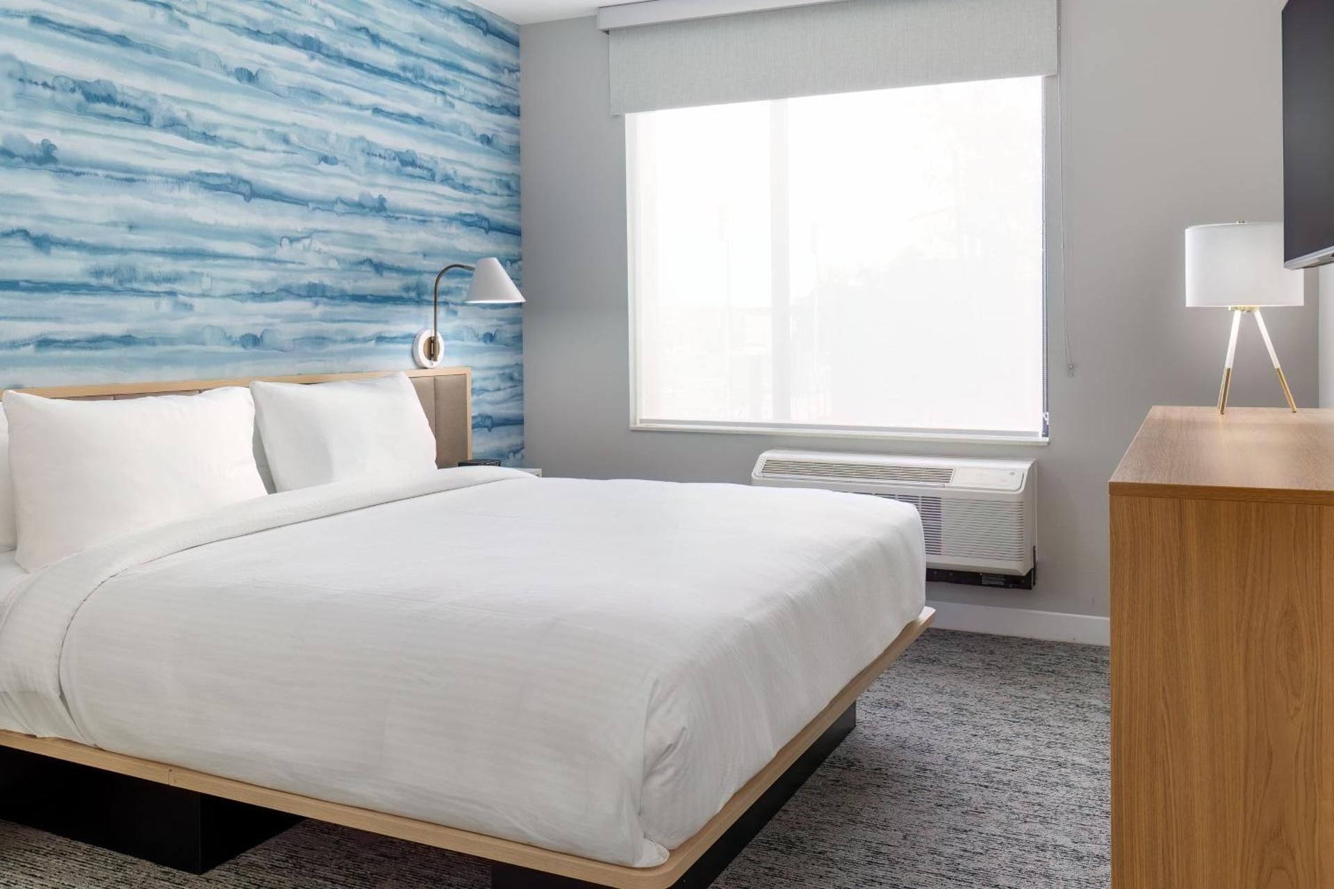 One-Bedroom Corner King Suite with Sofa Bed - Hearing Accessible