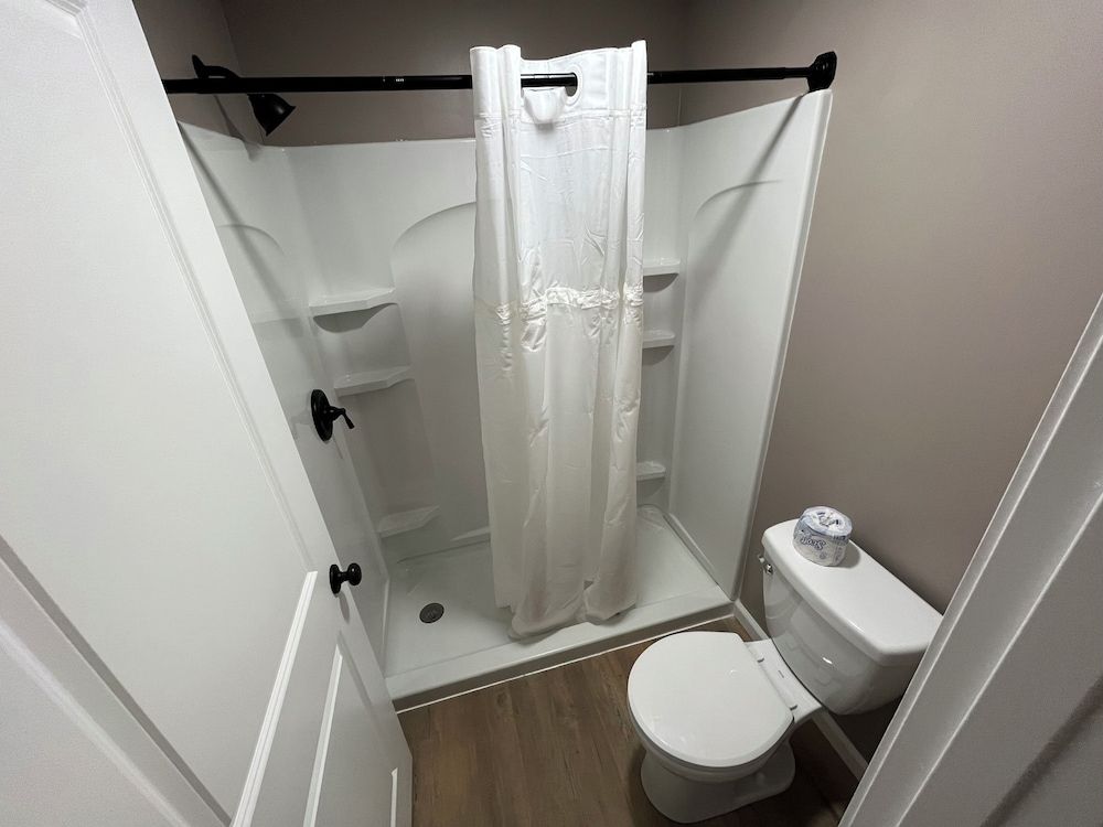 Valley Inn and Suites Superior Room, 1 King Bed 7