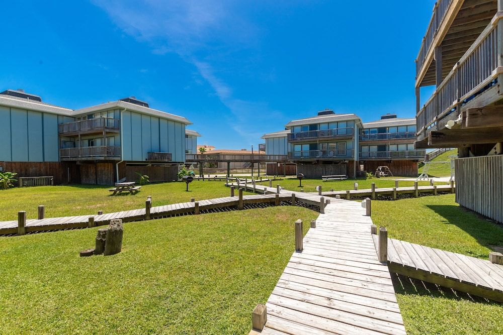 Ocean View Optional Golf Cart Sleeps 6