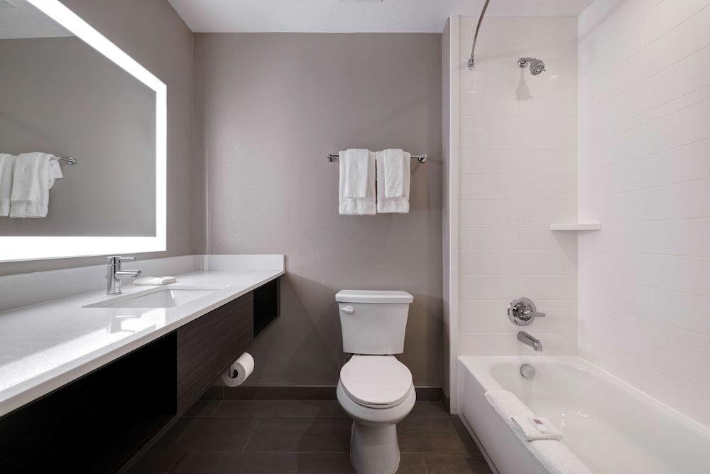 Motel 6 Dallas, TX - Methodist Charlton Medical Ctr. Standard Room, 1 King Bed, Non Smoking 4