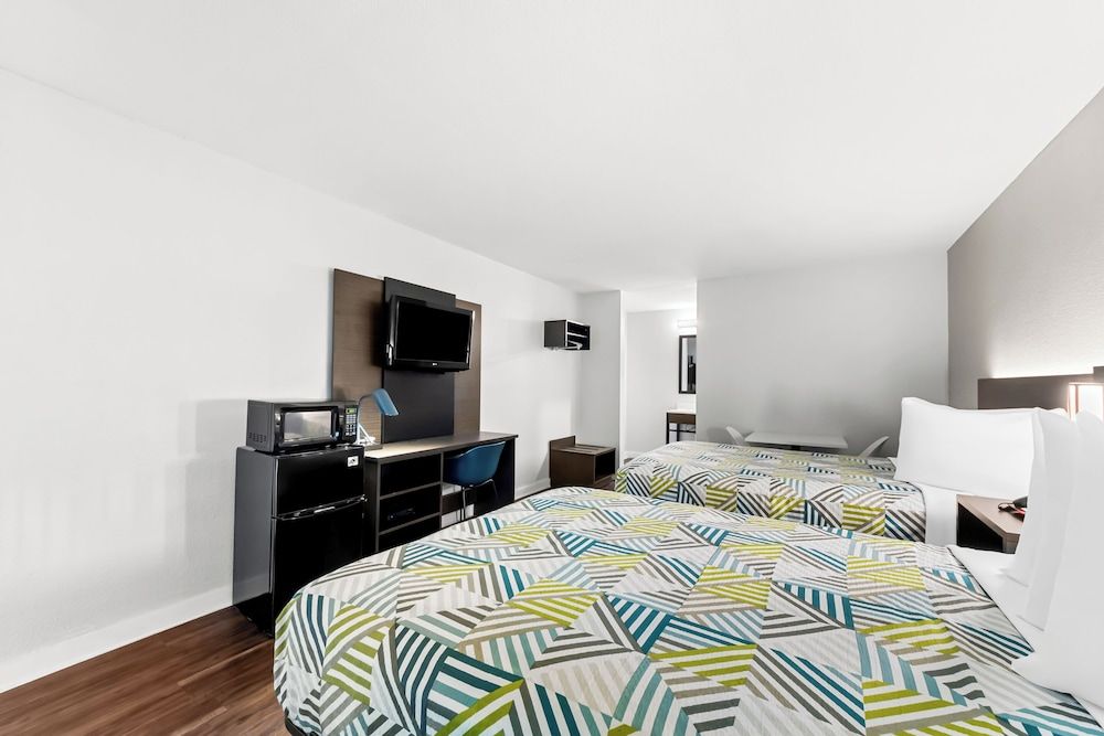 Motel 6 Port Lavaca, TX Deluxe Room, 2 Double Beds, Smoking, Refrigerator & Microwave 2