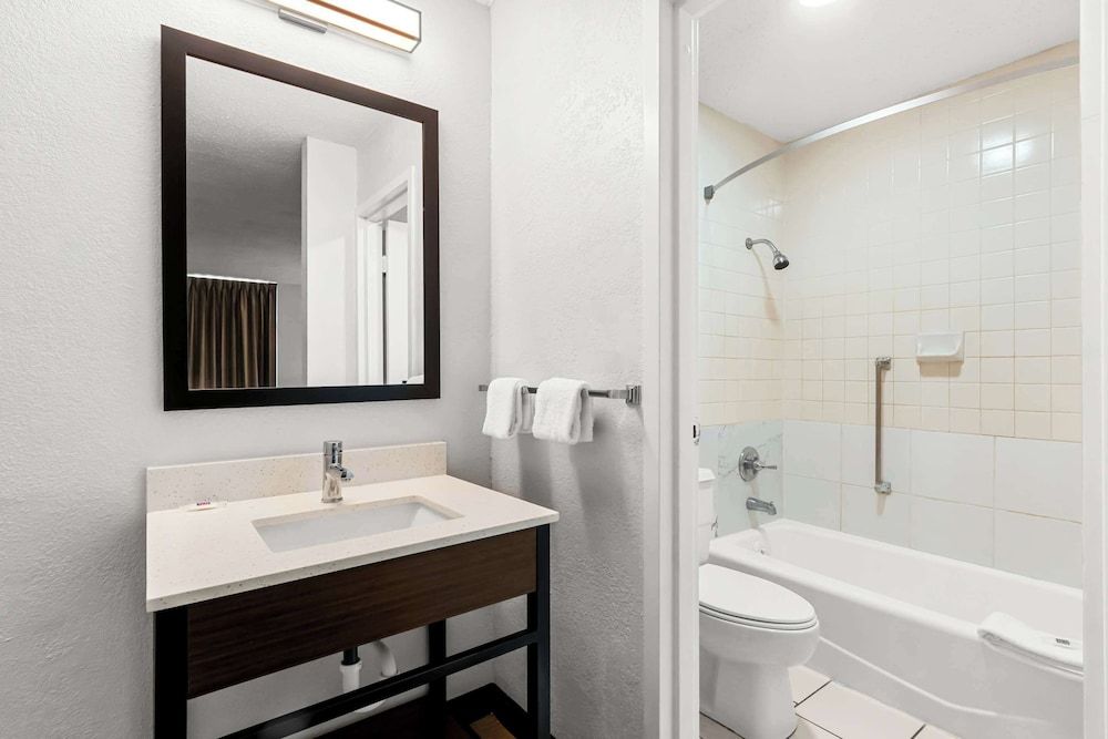 Studio 6 Port Lavaca, TX Standard Room, 2 Double Beds, Non Smoking, Kitchenette 6