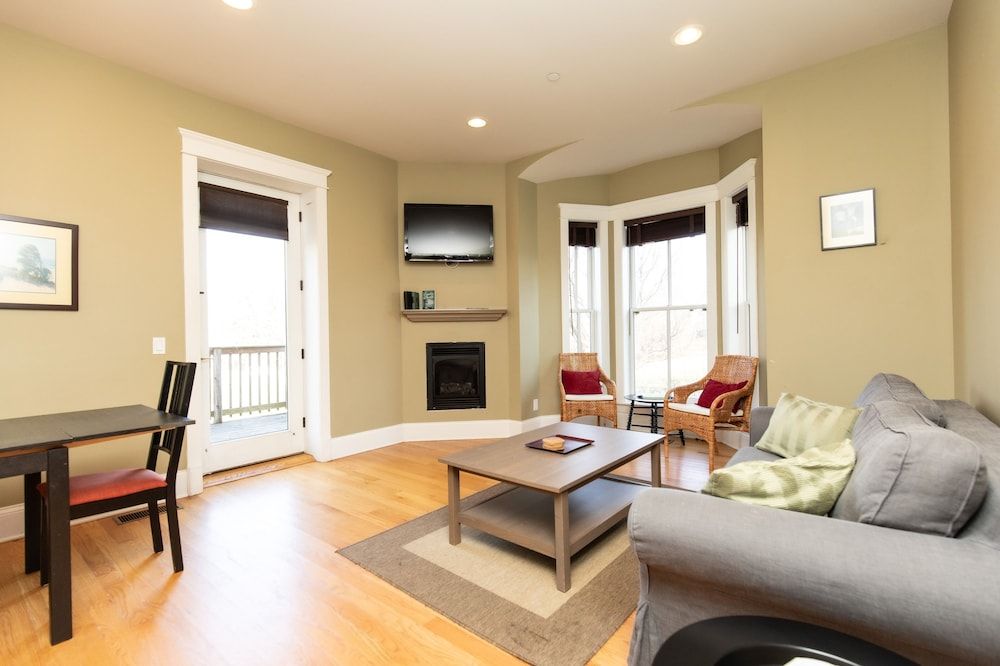 Furness Mansion Superior Suite 11