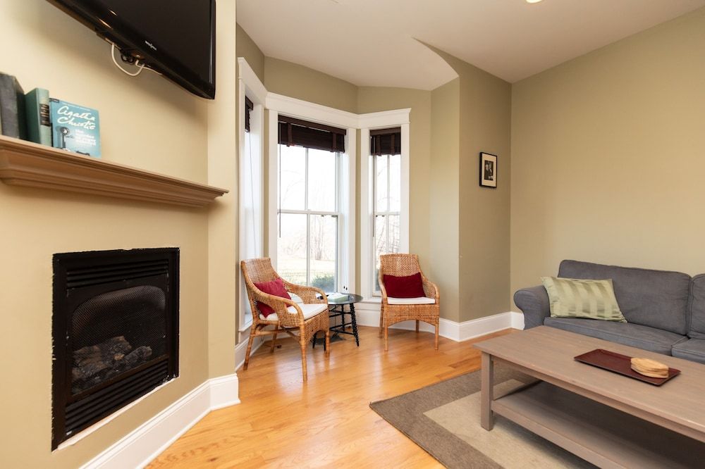 Furness Mansion Superior Suite 15