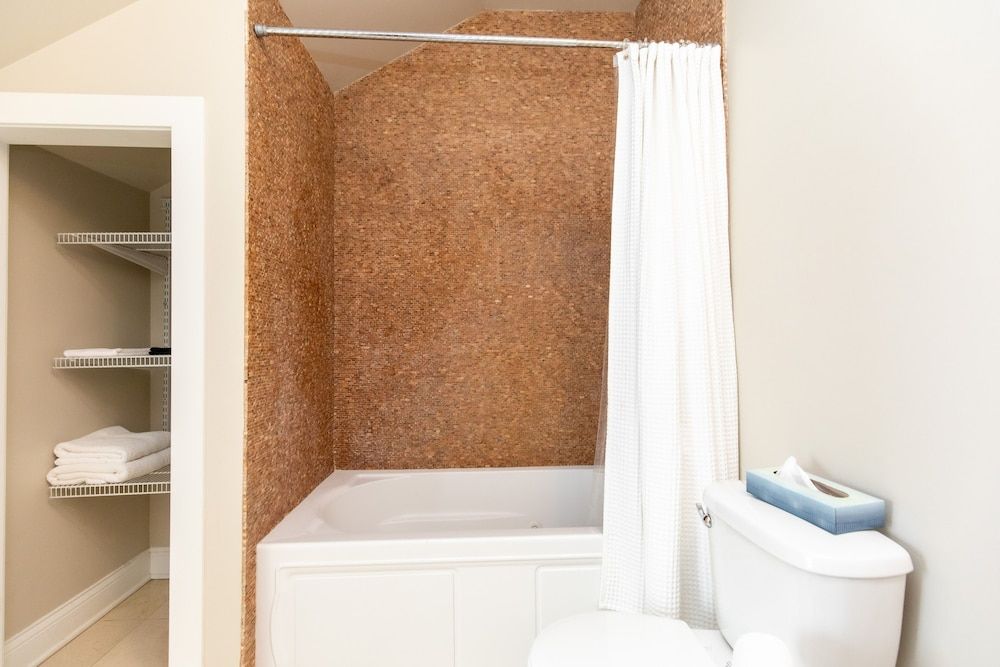 Furness Mansion Family Suite 8