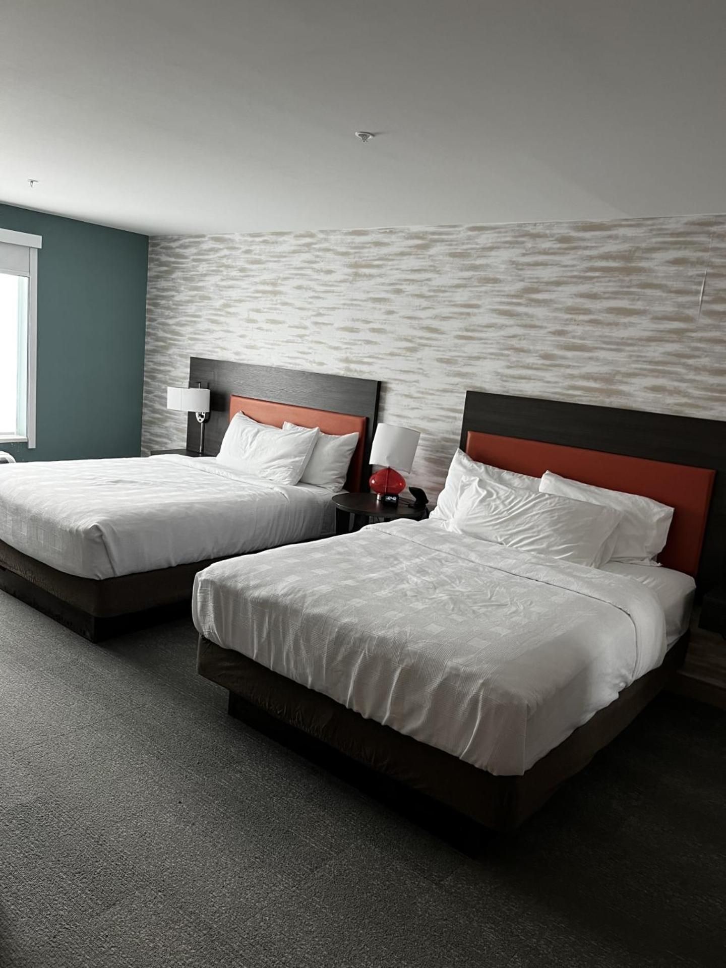 2 QUEEN BEDS 1 BEDROOM SUITE NONSMOKING