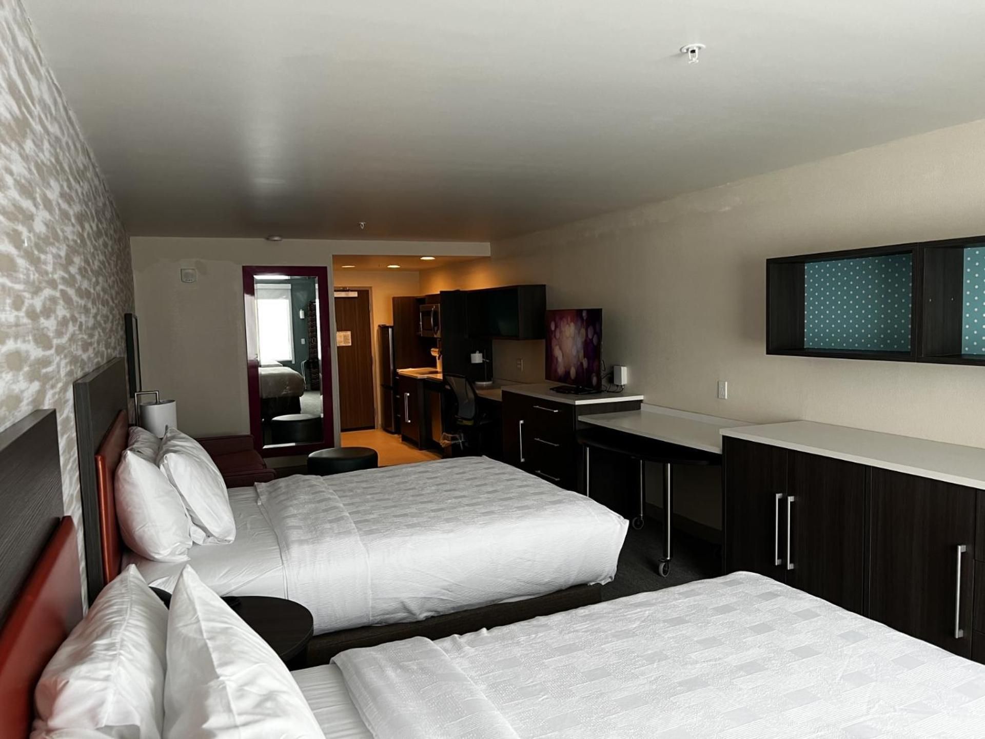 2 QUEEN BEDS STUDIO NONSMOKING