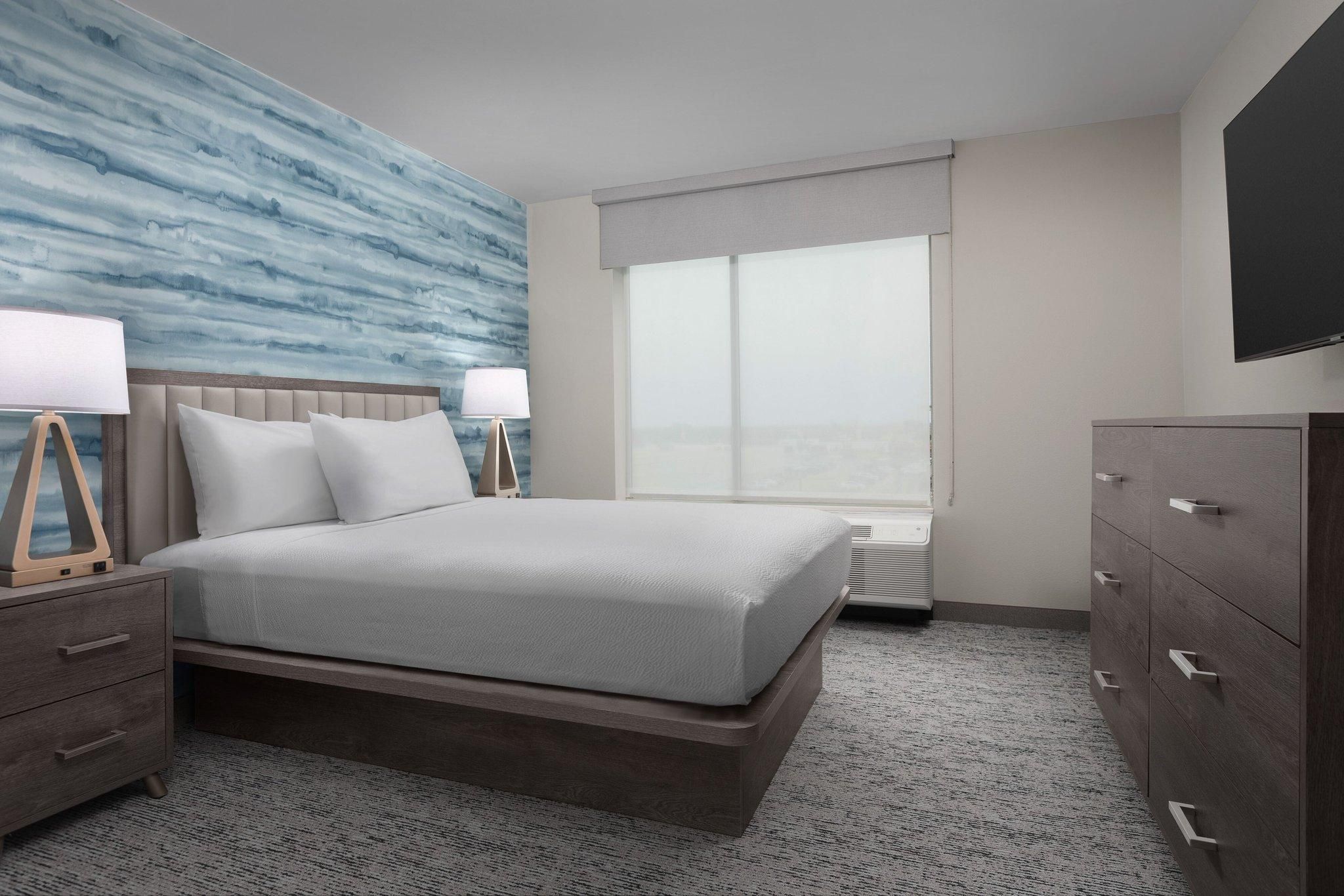 1 Bedroom Suite, 1 Queen, Sofa bed