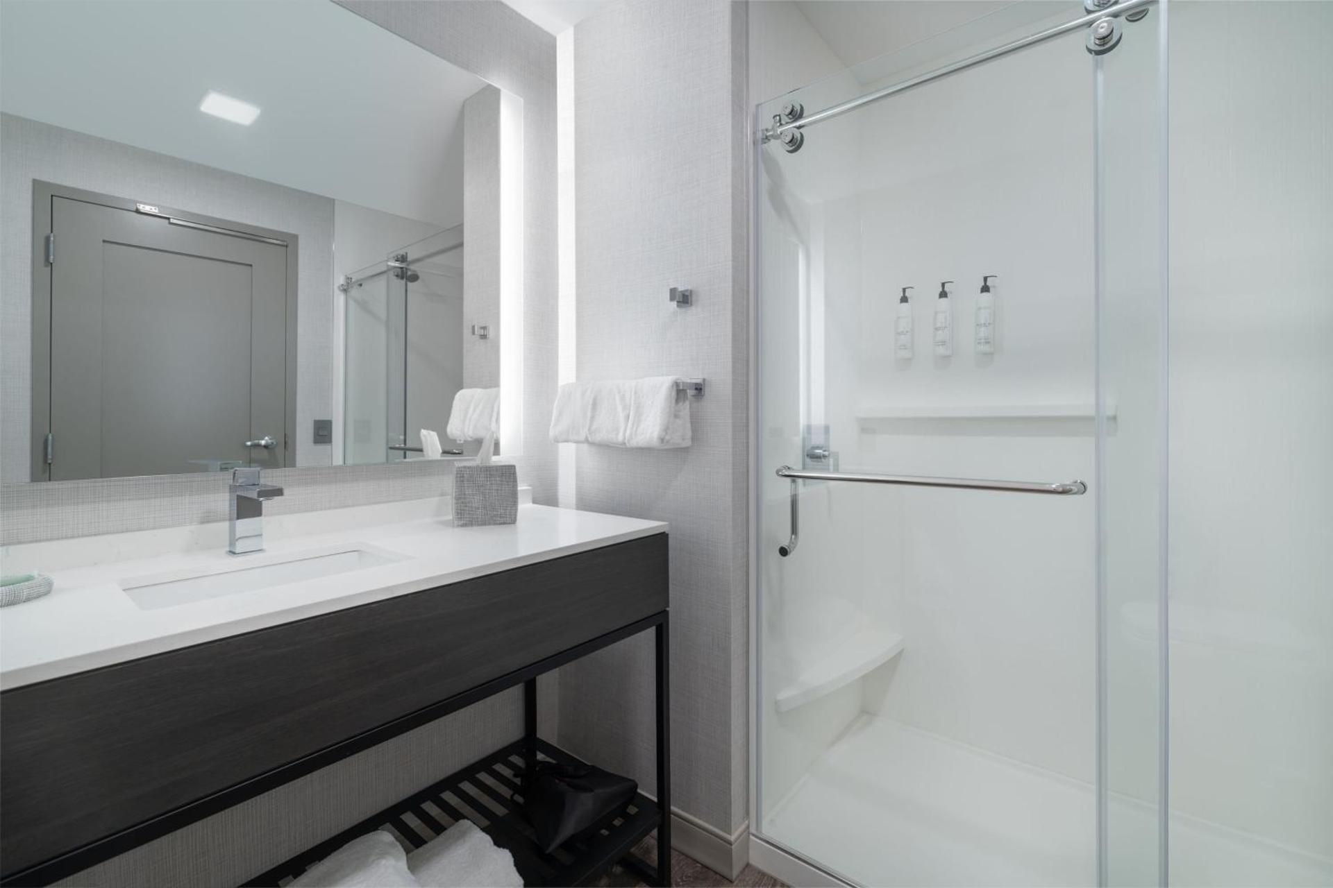 King Studio with Sofa Bed - Hearing Accessible