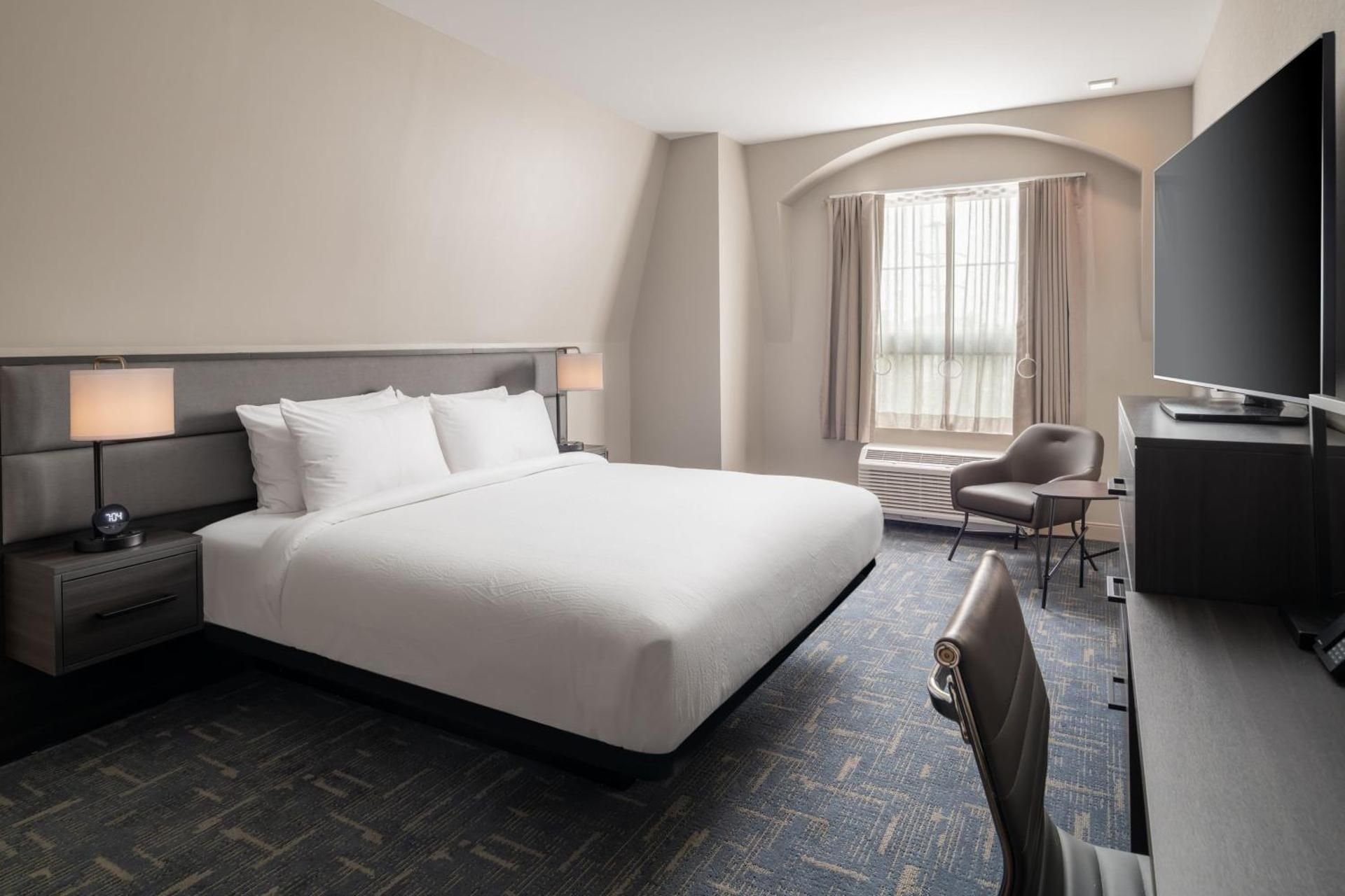 Standard King Room with Sofa Bed - Hearing Accessible