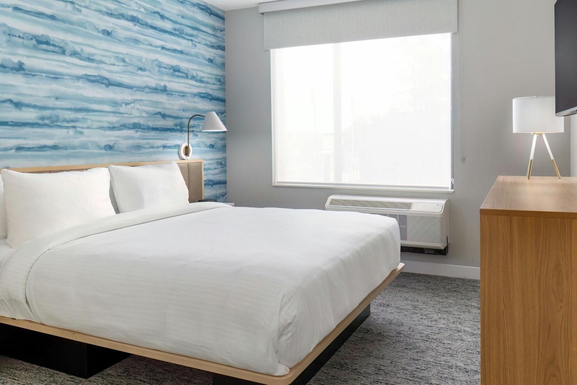 One-Bedroom Corner King Suite with Sofa Bed - Hearing Accessible