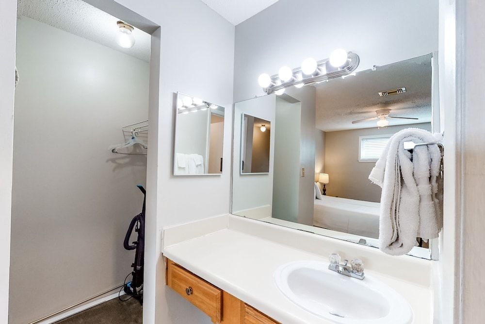 Sugar Beach Condominiums Apartment, 1 Bedroom 2