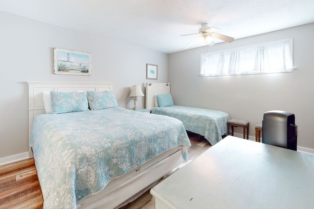 Sugar Beach Condominiums Apartment, 3 Bedrooms 3