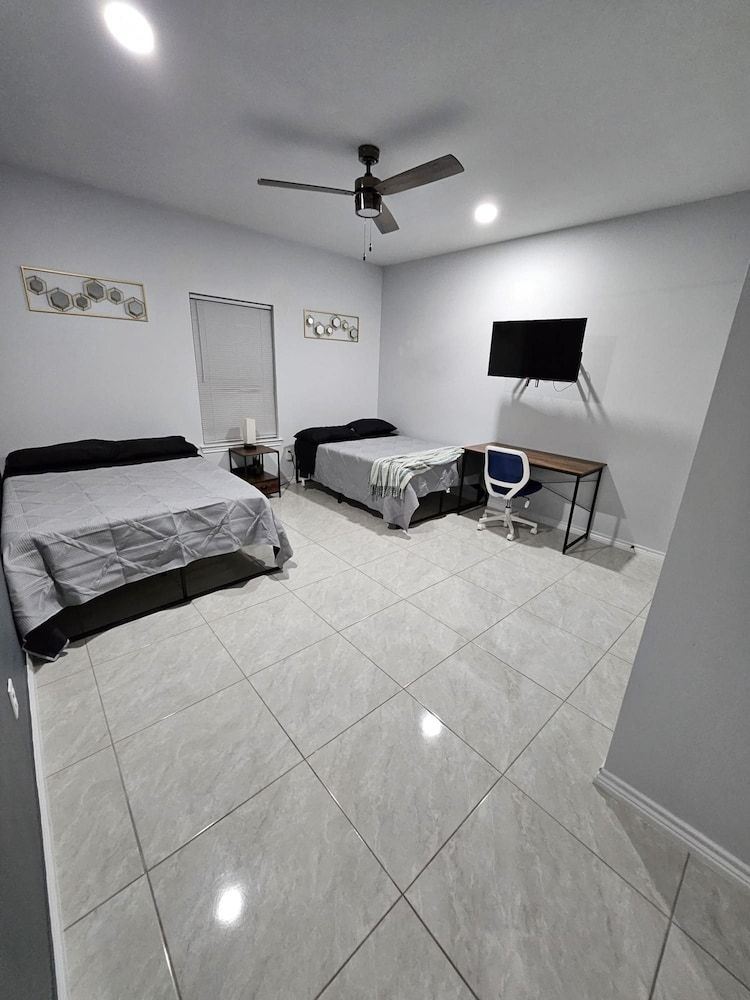 Beautiful Apartment 9 min to Mercedes Outlets Apartment 2