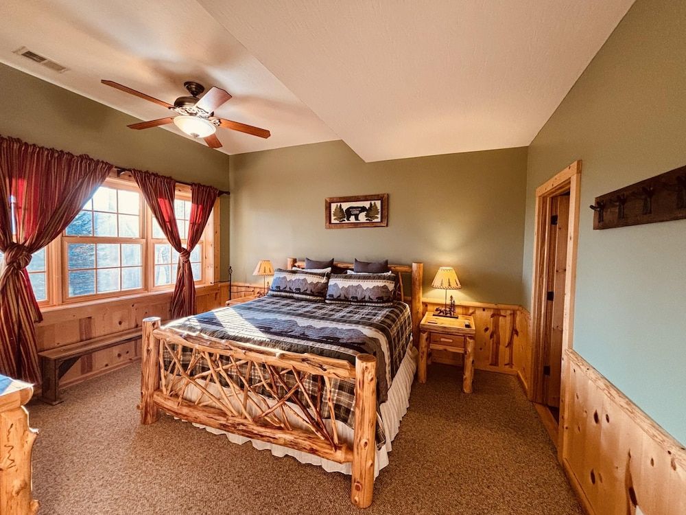 House, Multiple Beds, Jetted Tub, Mountain View