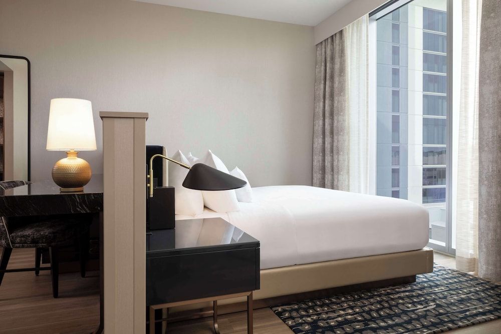 Room, 1 King Bed, Mountain View
