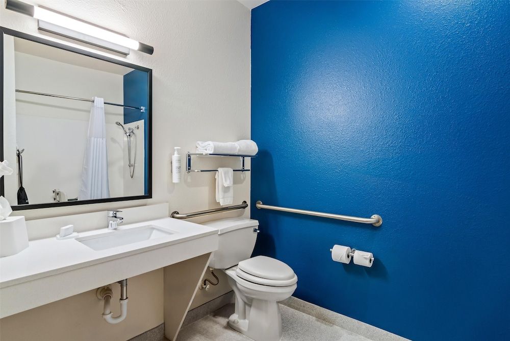 Spark by Hilton Merrillville Room, 2 Queen Beds 5