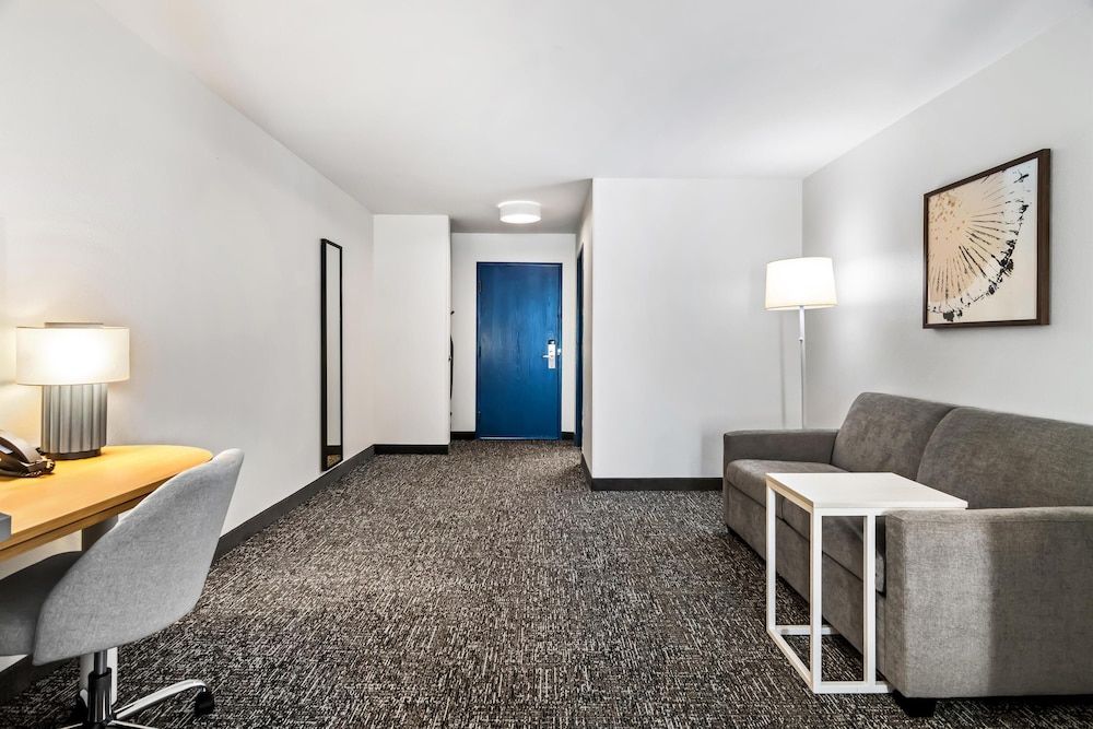 Spark by Hilton Merrillville Room, 1 King Bed with Sofa bed 8