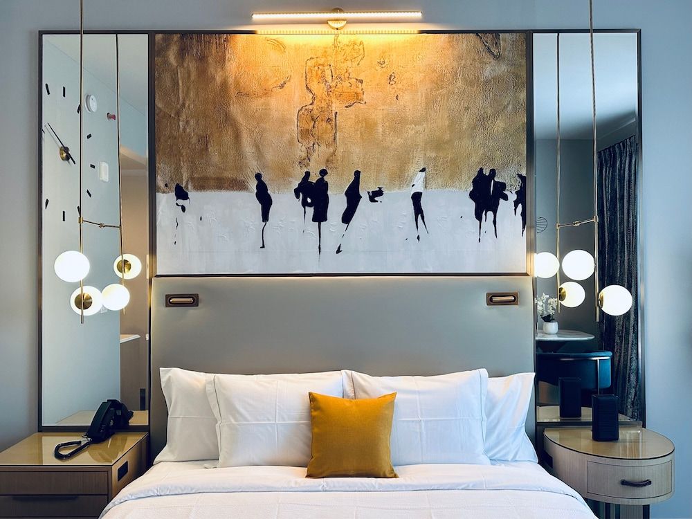 Chez Hotel Arlington Heights Luxury Room, 1 King Bed