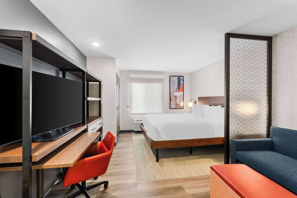 Suite, 1 King Bed, Accessible, Non Smoking