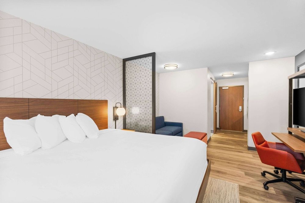 Suite, 1 King Bed, Non Smoking