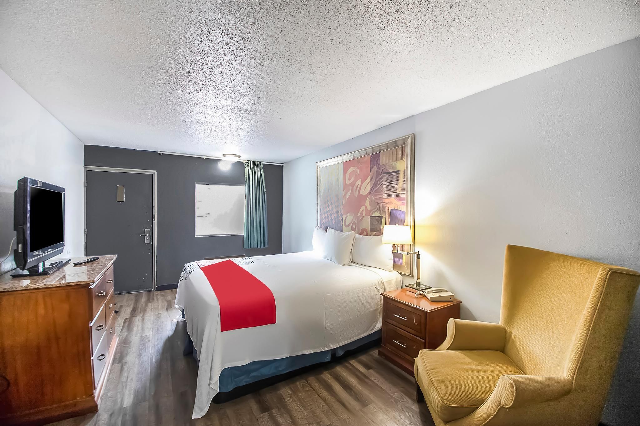 Hotel O Daylight Inn Elkhart I-90, IN Premium King Bed