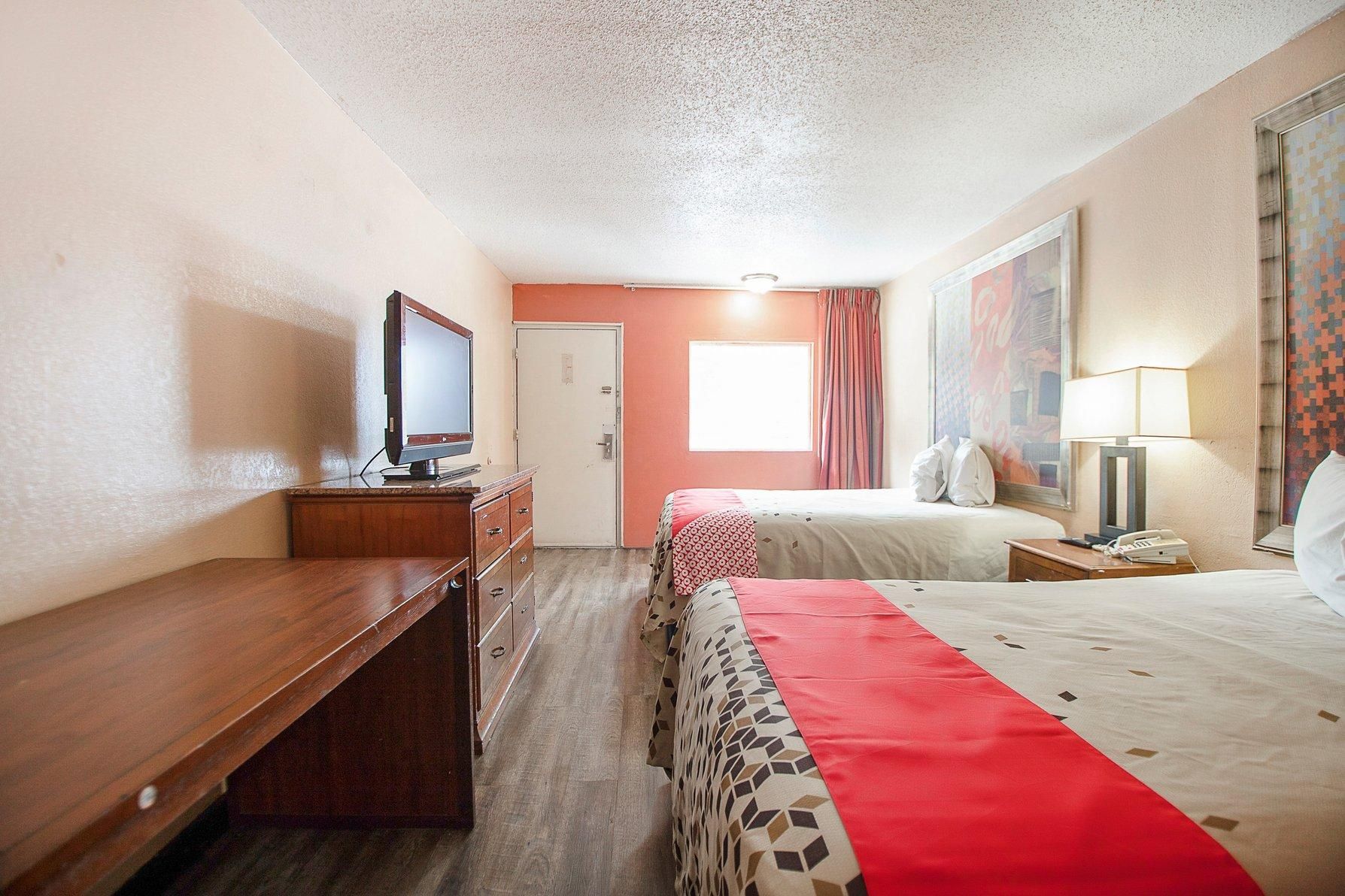 Hotel O Daylight Inn Elkhart I-90, IN 2 Queen Bed 2