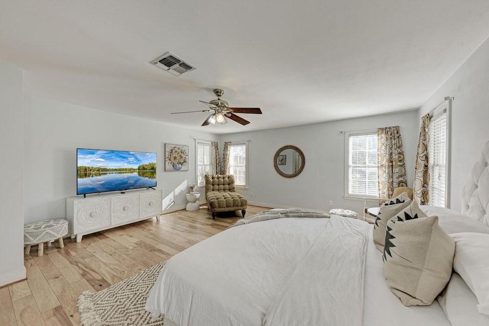 House, Multiple Beds, Hot Tub, City View